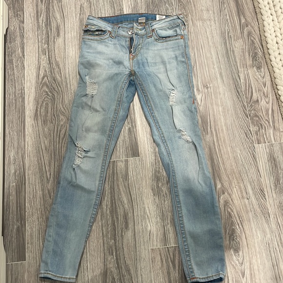 Great condition barely worn distressed True Religion jeans - Picture 2 of 4